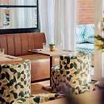 Chic & Basic Velvet Отель Барселона