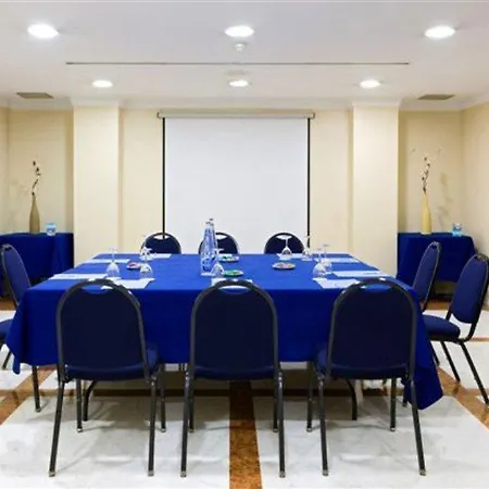 Chic & Basic Velvet Hotel