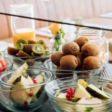 Chic & Basic Velvet Hotel