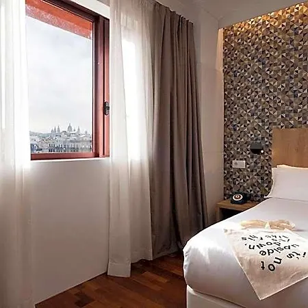 Chic&basic Velvet Hotel
