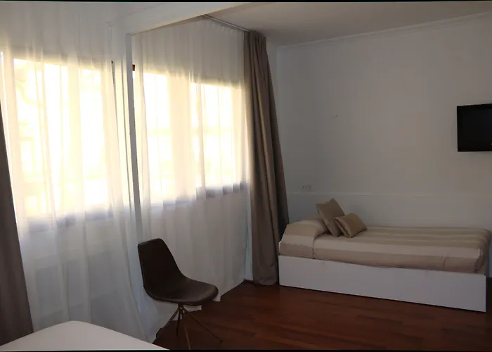 شيك آند بيزك فيلفيت فندق