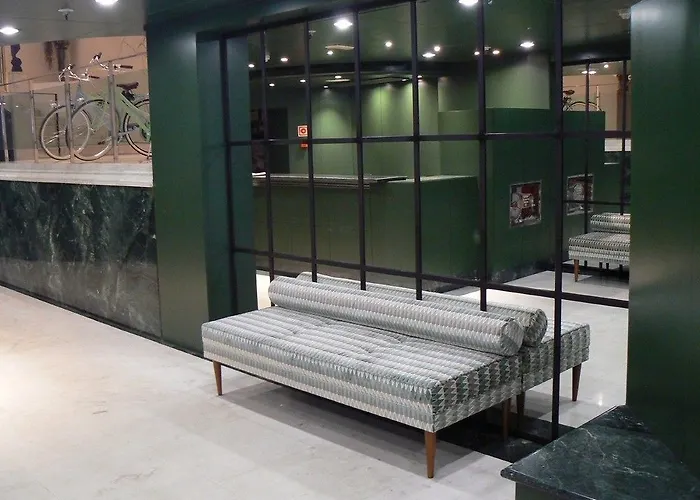 فندق شيك آند بيزك فيلفيت 3*