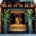 Chic & Basic Velvet Hotel